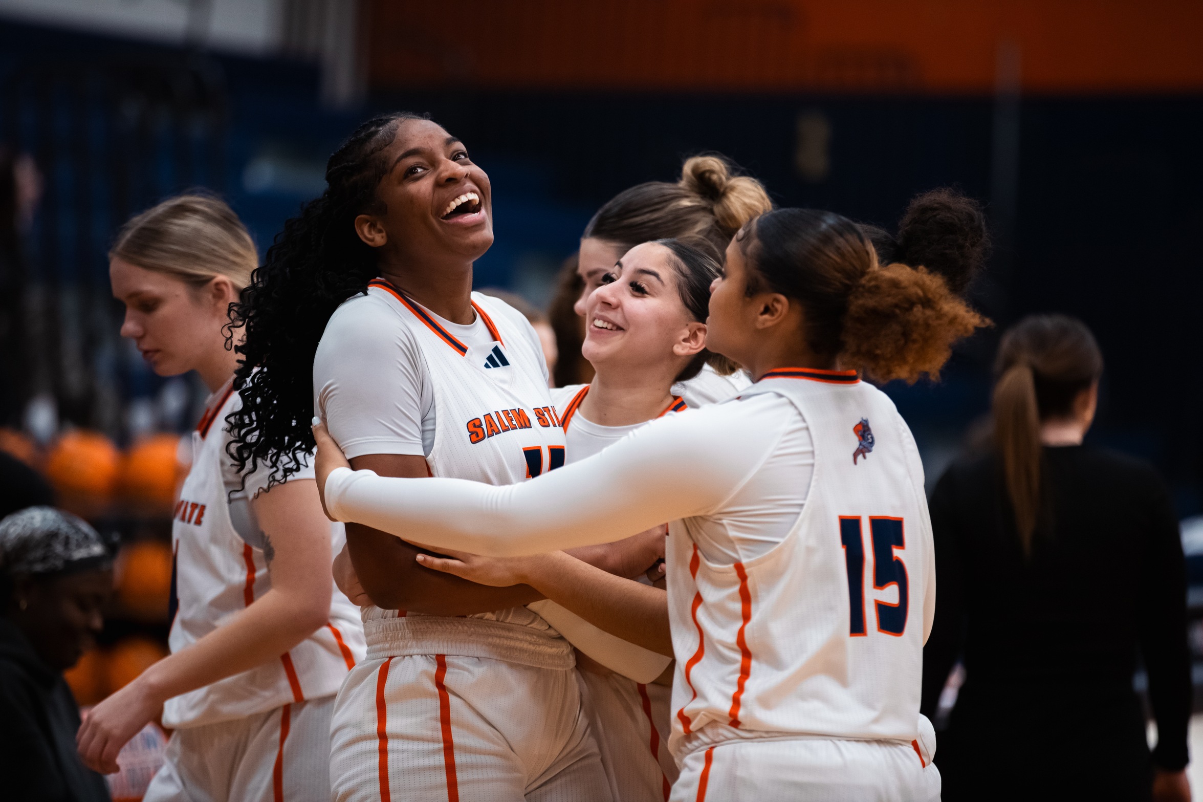 Goncalves Nets 1,000th Point in Setback Against Bears