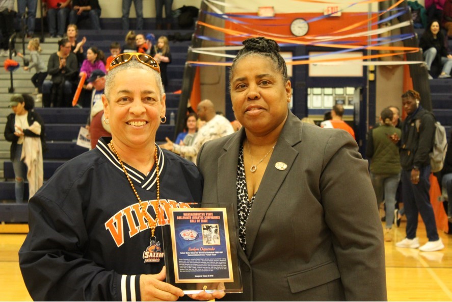 Salem State Honors Women's Basketball Great Evelyn Oquendo '87