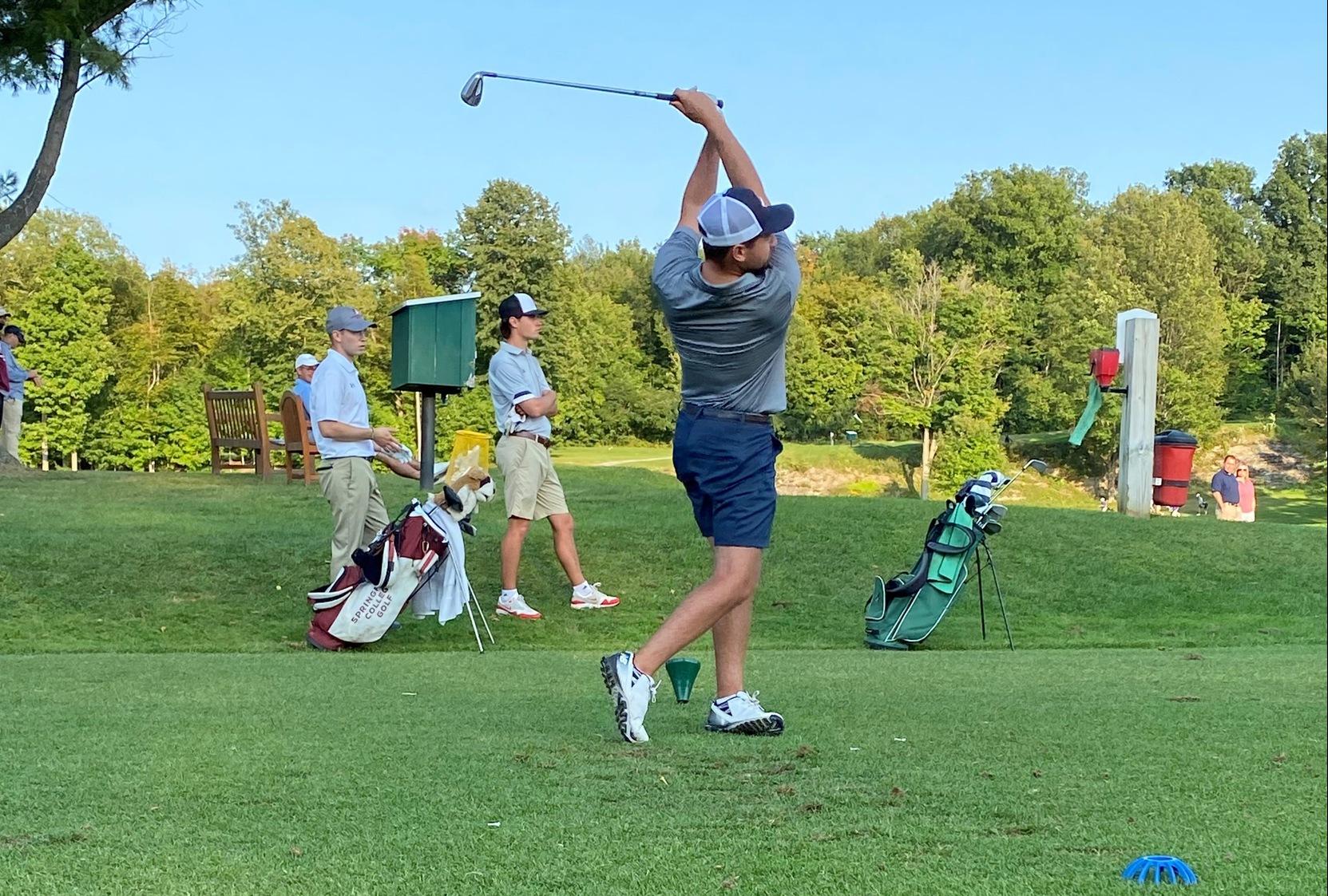 Cannata, Salem State Lead the Field After First Round of the 2021 MASCAC Golf Championship